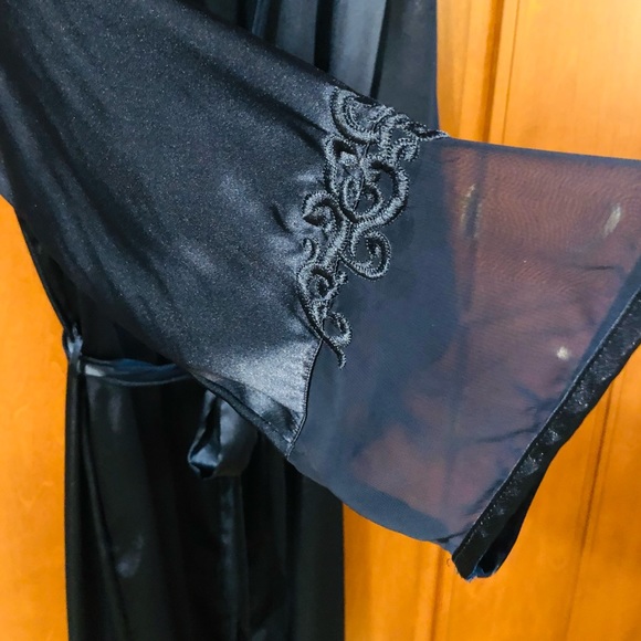 Vintage Jones New York Silky Robe, sheer bell sleeve/embroidered detail - size L - Picture 3 of 11